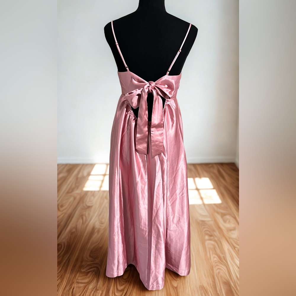Elegant Pink Satin Dress - Picture 5 of 10